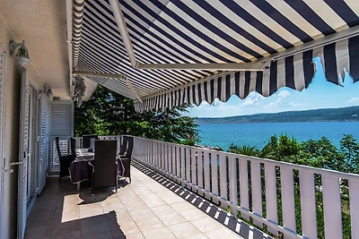 Wohnung in Seline mit Garten