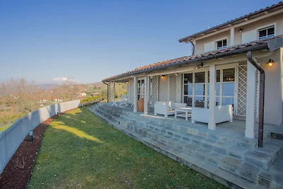 Moderne Villa in Magione mit Swimmingpool