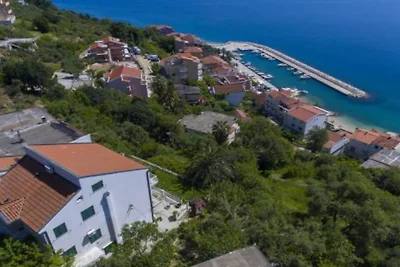 Two Bedroom Apartment With Terrace And Sea Vi...
