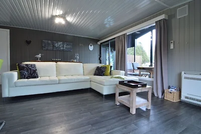 Modernes Ferienhaus direkt am See gelegen