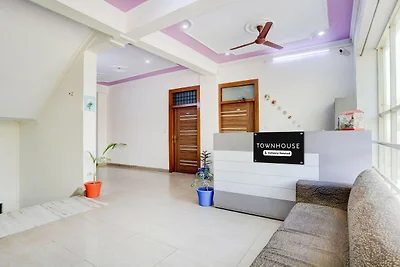 Super Townhouse Sektor 4 Gurgaon