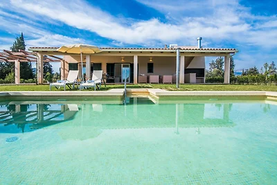 Landhaus mit 2 Schlafzimmern und Pool