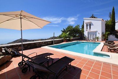 Moderne Villa mit privatem Pool in Sayalonga