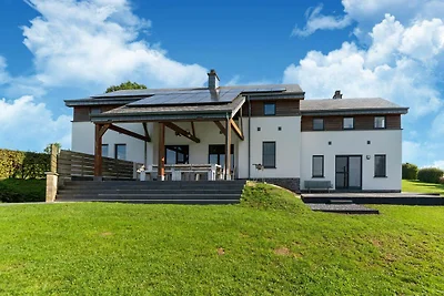 Geräumiges Ferienhaus in Houffalize mit Sauna