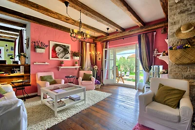 Luxuriöse Villa in Banki mit Swimmingpool