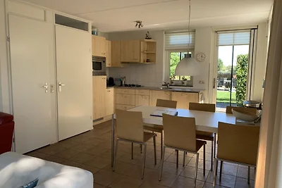 Schönes Ferienhaus in Strandnähe