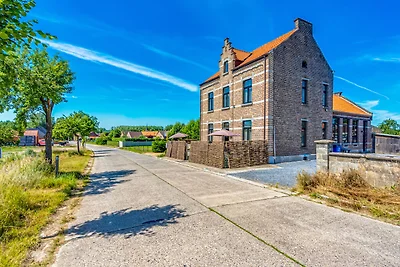 Luxuriöses Ferienhaus in Heers mit Terrasse