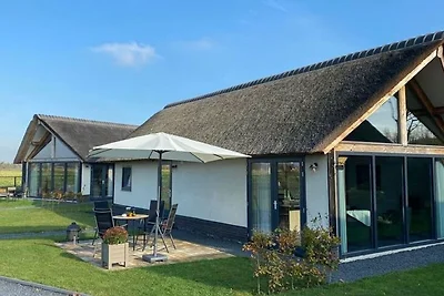 Moderna casa vacanze con giardino ad...