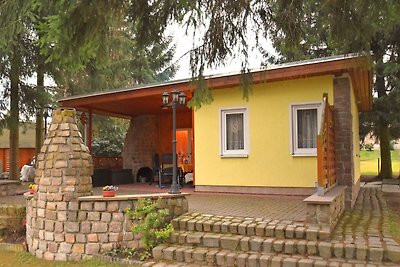 Vintage-Ferienhaus mit Terrasse in Trieb