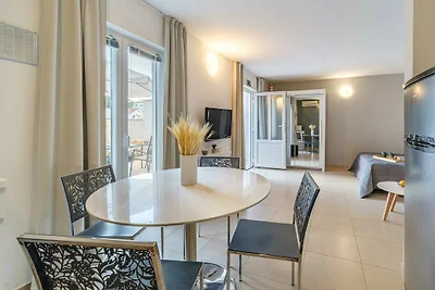 Apartments Tomy - Studio Apartment with...