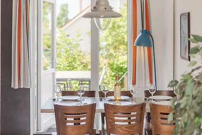 Bungalow am Wasser mit Garten