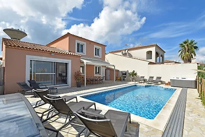 Luxuriöses Ferienhaus mit privatem Pool