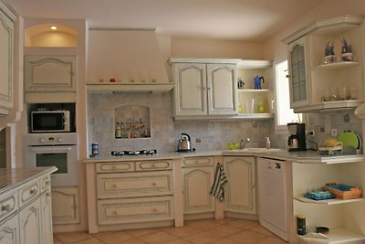 Moderne Villa mit eigenem Pool in Aups...