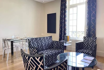 Le Jockey steht mit Parkplatz