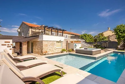 Vakantiehuis in Gabonjin met zwembad