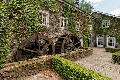 Luxuriöse Mühle mit Hallenbad in den Ardennen