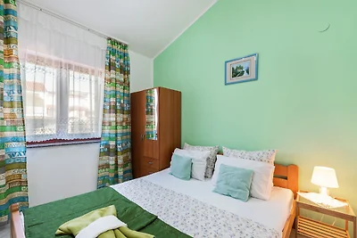 Schöne Ferienwohnung in Jasenice in Meernähe