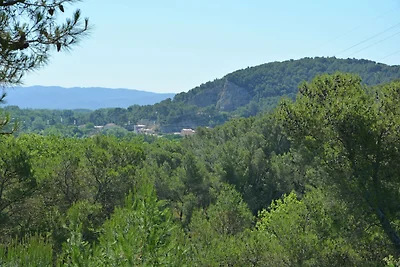 Üppige Villa in Beaucaire mit Swimmingpool