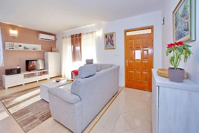 Modernes Apartment mit großer überdachter...