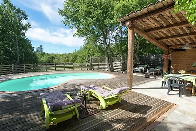 Bella casa vacanze con piscina in Ardèche
