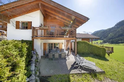 Elegante Chalet Alpino per 10 Ospiti
