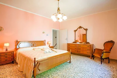 Ruhiges Ferienhaus in Chianni mit Garten