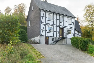 Haus Ruhrquelle Terrasse und Garage bei...