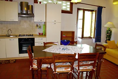 Confortevole agriturismo con piscina a Vinci