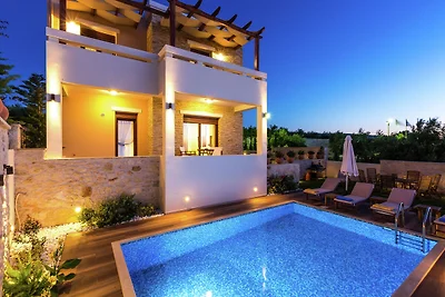 Villa auf Kreta mit Pool und Bergblick