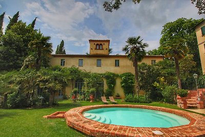 Villa con piscina e campo da tennis