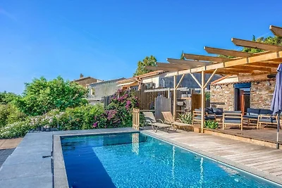 Villa in Les Issambres mit Schwimmbecken
