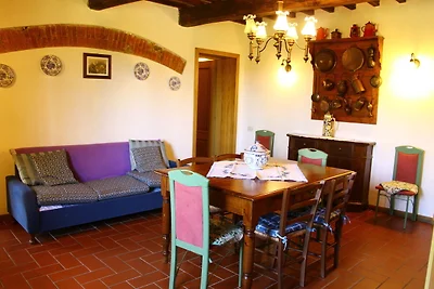 Moderna casa vacanze a Vinci con piscina