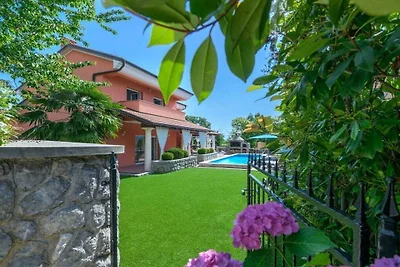 Villa a Opatija con piscina