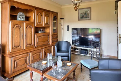 Haus in Plomeur mit Pool und Garten