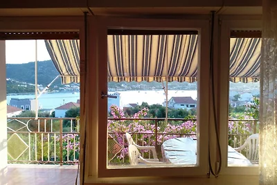 Appartamento a Vinisce con vista mare