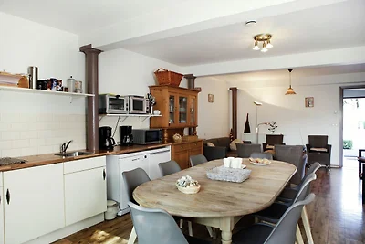 Komfortable Wohnung mit Blick auf Obstgärten