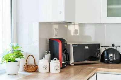 Holiday Home King - Four Bedroom House with...