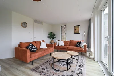 Bungalow am Wasser in Makkum mit Anlegestelle