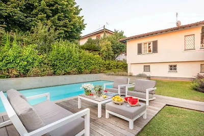 Villa a Pietrasanta vicino Alpi Apuane