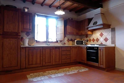 Ferienhaus in Montecarelli mit Swimmingpool