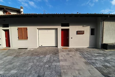 Accogliente casa vacanze a Omegna con balcone