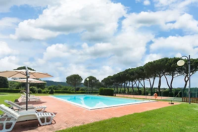 Bellissima casa colonica con piscina a Bucine