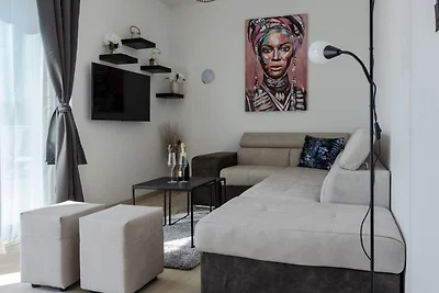 Holiday Home Infinity - Six Bedroom Guest Hou...