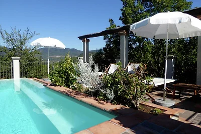 Ferienhaus in Montecarelli mit Pool