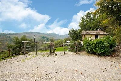 Splendida villa con piscina in comune a...