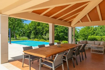 Villa in Tinjan mit Schwimmbecken