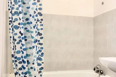 Studio-Schlafsofa in der Nähe der Gem Station