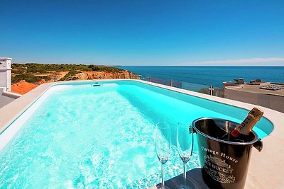 Modernes Ferienhaus in Lagoa mit Swimmingpool