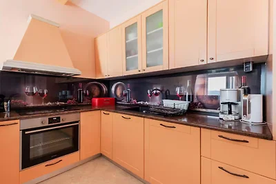 Six Bedroom Villa with Outdoor Pool, Sauna an...