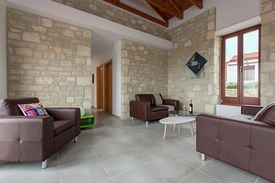 Villa in Arkadi mit Pool und Liegest�hlen